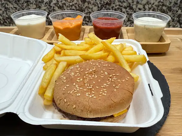 Kids Burger & Chips